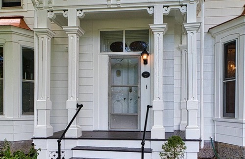Schuylerville House | 1862 Italianate Victorian B&B Owner's Unit