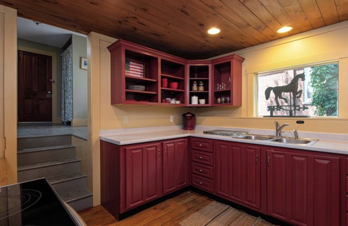 Chester Depot House | 1868 CARRIAGE HOUSE-QUAINT + COZY-LESS THAN 20 MIN TO OKEMO!