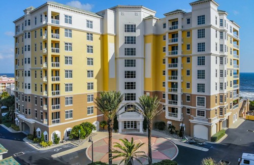 Brown Condo | 188 m² Condo ∙ 2 bedrooms ∙ 5 guests
