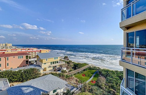 Brown Condo | 188 m² Condo ∙ 2 bedrooms ∙ 5 guests
