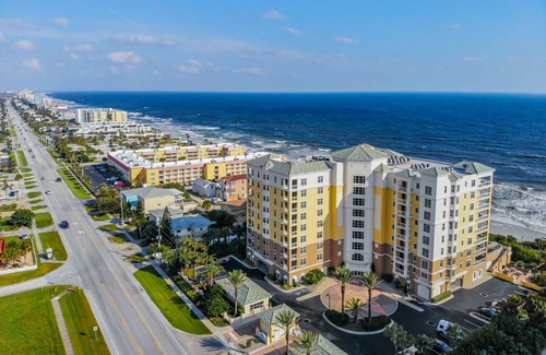 Brown Condo | 188 m² Condo ∙ 2 bedrooms ∙ 5 guests