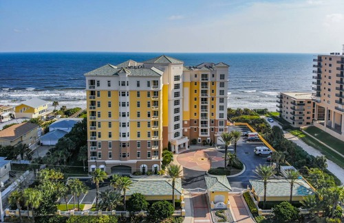 Brown Condo | 188 m² Condo ∙ 2 bedrooms ∙ 5 guests