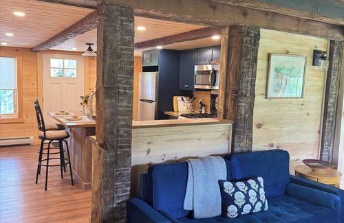 Prattsville House | 1880s 2-bedroom Farmhouse at Bearpen Mtn