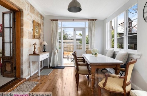 Mittagong House | 1880s Sandstone Cottage