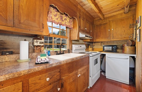 Waynesville Cabin | 1890s Cozy Log Cabin, Waynesville, Mountain Views