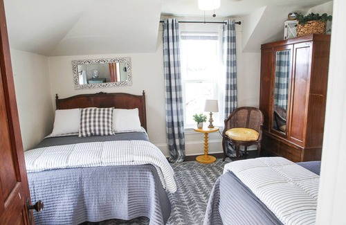 Hamilton Other | 1895 Luxury Farmhouse - Blodgett Canyon View -Sleeps 13