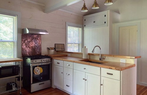 Plymouth Cottage | 1897 Pond View Guest Cottage