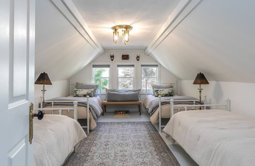 Kedron Other | 1898 Franklin Farmhouse on five acres in the country