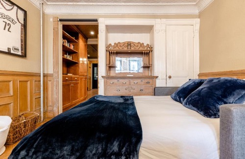 Bedford-Stuyvesant Apartment | 1899 Historic Luxury Brooklyn Brownstone (Vintage)