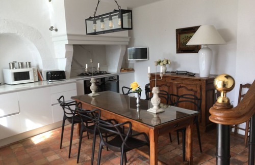 Meschers-sur-Gironde House | 18th C Vicarage 4* Heated pool - Walk to beach- market - shops