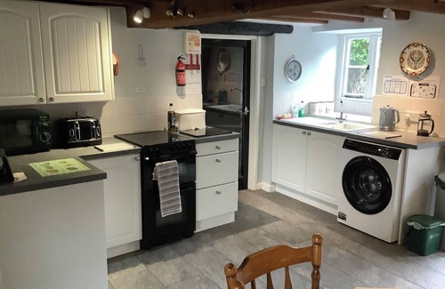 Northleach Cottage | 18th century cottage 2 minutes walk to pubs, shops, restaurants and play park