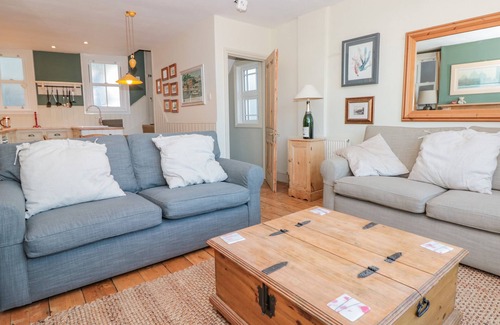 Dartmouth Cottage | 19 Above Town