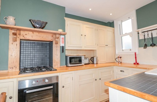 Dartmouth Cottage | 19 Above Town