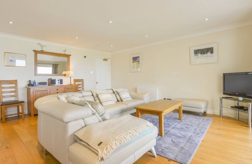 Bigbury-on-Sea Cottage | 19 BURGH ISLAND CAUSEWAY, family friendly in Bigbury-On-Sea