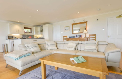 Bigbury-on-Sea Cottage | 19 BURGH ISLAND CAUSEWAY, family friendly in Bigbury-On-Sea