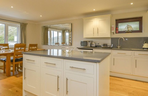 Bigbury-on-Sea Cottage | 19 BURGH ISLAND CAUSEWAY, family friendly in Bigbury-On-Sea