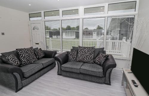 Chapel Saint Leonards House | 19 Cherry Park