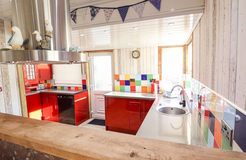 Anderby Creek House | 19 GRACE CRESCENT, pet friendly, with a garden in Anderby Creek