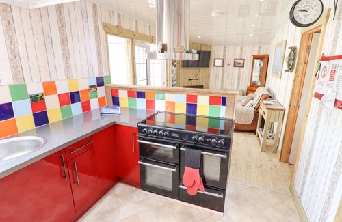 Anderby Creek House | 19 GRACE CRESCENT, pet friendly, with a garden in Anderby Creek