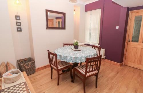 Milford Haven House | 19 Great North Road