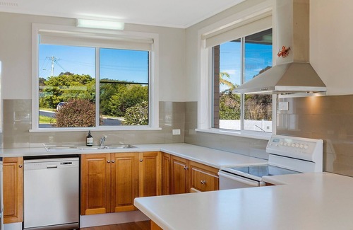Narooma House | 19 Lakeview Drive Narooma