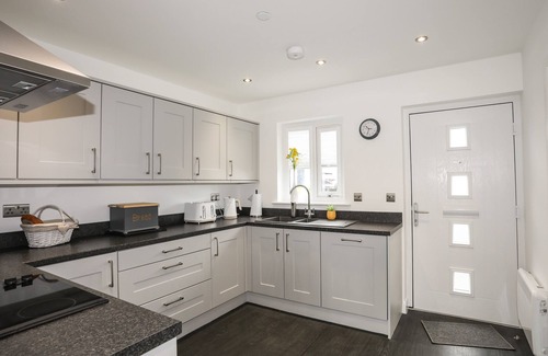 Brynteg Cottage | 19 PARC DELFRYN, pet friendly, with a garden in Benllech
