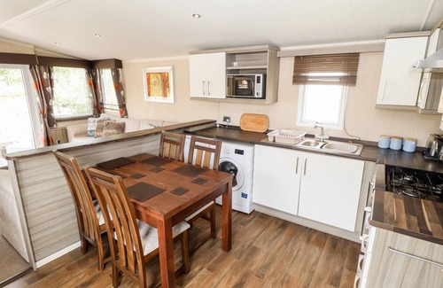 Grimsby Cottage | 19 THE BRAMBLES, family friendly in Humberston, Lincolnshire