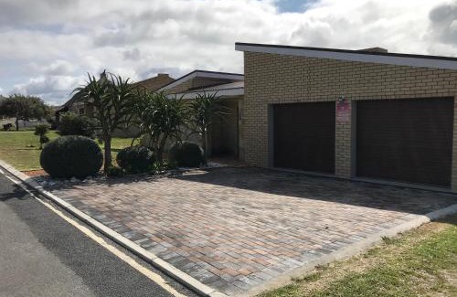 Struisbaai Apartment | 19 Tornyn Street, Struisbay