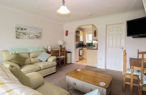 Corton Cottage | 19 Waterside Park