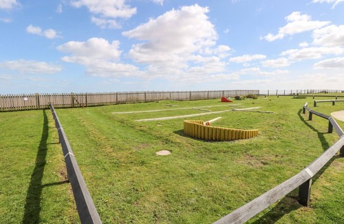 Corton Cottage | 19 Waterside Park