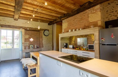 Saint-Pierre-de-Chignac House | 190 m² House ∙ 5 bedrooms ∙ 11 guests