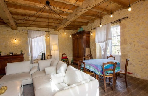 Saint-Pierre-de-Chignac House | 190 m² House ∙ 5 bedrooms ∙ 11 guests