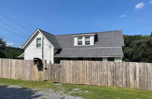 Seymour House | 1900 Farm House directly between Pigeon Forge and Knoxville