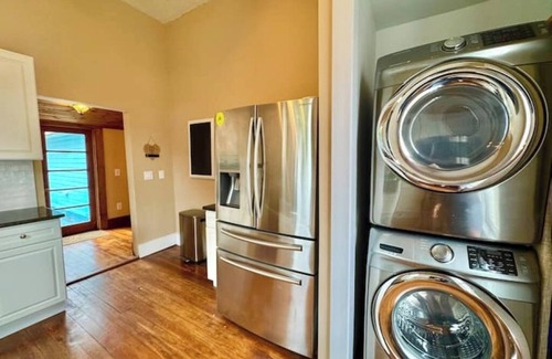 Dunnellon House | 1905 Victorian minutes from the Rainbow River and World Equestrian Center