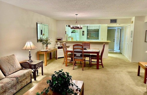 South Bradenton Condo | 191 Pineneedle Drive- Bradenton- Ground level Condo-2 Bedroom/2 Bath,.