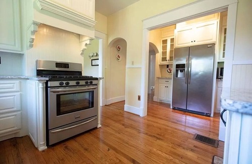 Florence House | 1920's Farmhouse with modern amenities! "Southern Comfort" and privacy.