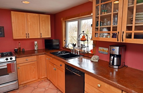 Moscow House | 1920's Renovated Farm House, 4 seasons close to Stowe, Vermont