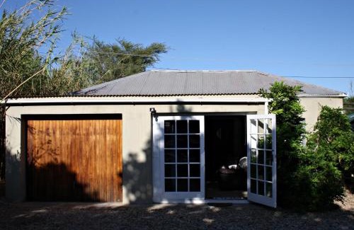 Tulbagh Apartment | 1920s Charm on Waveren