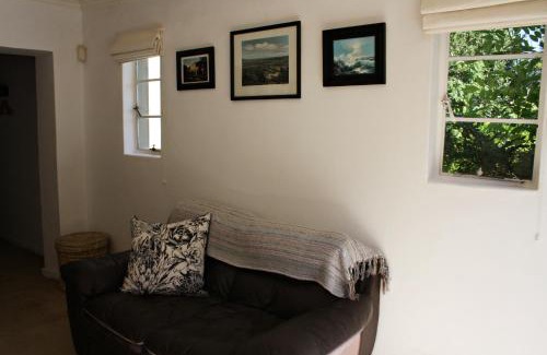 Tulbagh Apartment | 1920s Charm on Waveren