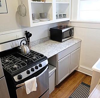 Lower Greenville Apartment | 1920s CITY RETREAT Studio Flat