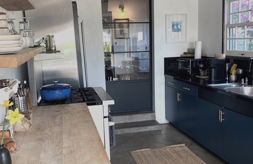 Hollywood Dell Villa | 1924 Designer 2-bedroom Villa for Creatives in the Hollywood Hills