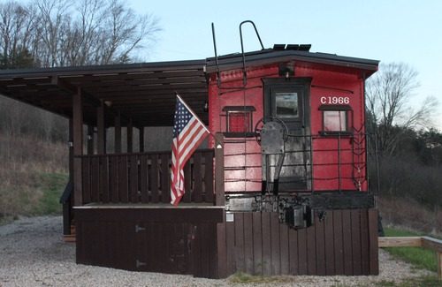 New Plymouth Cottage | 1926 B&o Caboose Centrally Located Within The Hocking Hills