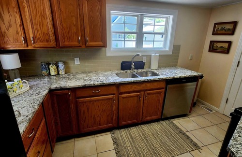 Cary House | 1930's Charming Vintage Cottage - Downtown Cary & 15 min to Raleigh