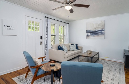 Copperhill Cottage | ★1930s Cottage w/Patio/by River/Shops/Activities★