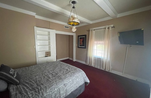 Muskogee Bed & Breakfast | 1935 Muskogee English Tudor Home - 2nd Floor Merlot Room