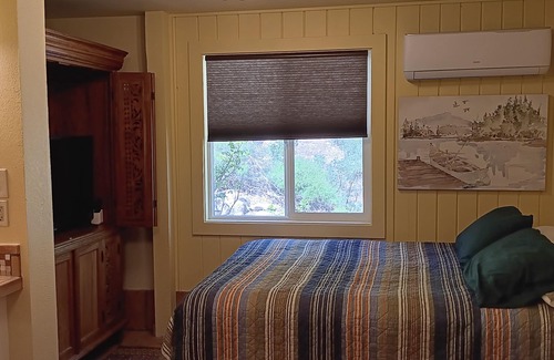 Wishon Cottage | 1940s cottage updated with todays amenities