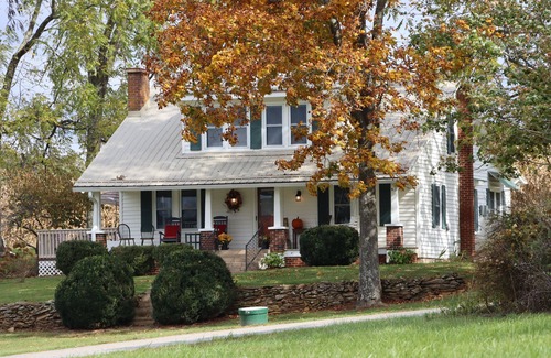 Alleghany County House | 1945 Farmhouse Charmer This is What You Come to the Country for! 12 mins Sparta