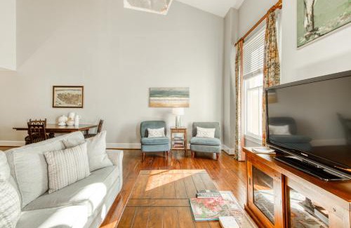 French Quarter Apartment | 195 East Bay