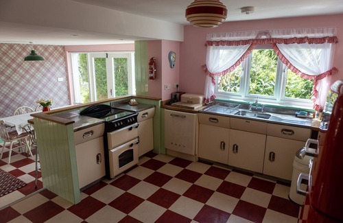 Kilkhampton House | 1950's styled Bungalow close to Cornwall Coast in quiet surroundings.