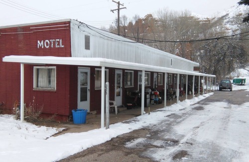 Coalville House | 1960's roadside motel in mountain country, Summit County, Utah near Park City